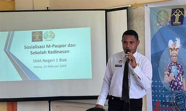 Giat Sosialisasi M-Paspor dan Sekolah Kedinasan di SMAN 1 Biak, Siswa Antusias 3 Imigrasi Biak Sos M Paspor SMAN 1 Biak2