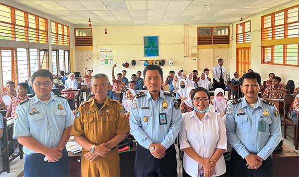 Giat Sosialisasi M-Paspor dan Sekolah Kedinasan di SMAN 1 Biak, Siswa Antusias 5 Imigrasi Biak Sos M Paspor SMAN 1 Biak5