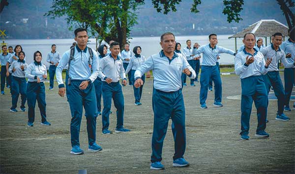 Keluarga Besar Lantamal IX Ambon Olahraga Bersama