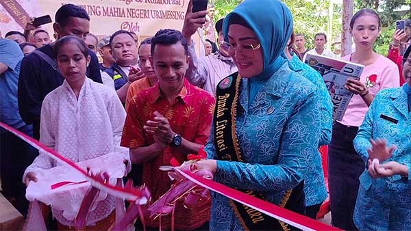 Widya Pratiwi Resmikan Walang Baca Presisi di Negeri Urimessing, Ini Harapannya 1 Widya Murad Resmi Walang Baca Presisi Mahia Urimessing