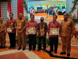 Berprestasi Dalam Pelayanan Kesehatan, Tiga Kabupaten Diganjar Penghargaan