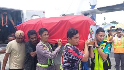Jenazah 2 Prajurit Gugur di Ilu Terbang ke JPR