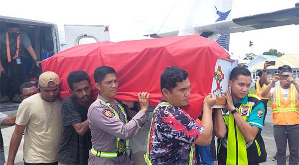 Jenazah 2 Prajurit Gugur di Ilu Terbang ke JPR