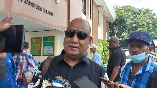 Permohonan Praperadilan Digugurkan, Ini Komentar Kuasa Hukum Plt Bupati Mimika 1 Kuasa Hukum Plt Bup Mimika Marvel Dangeubun3