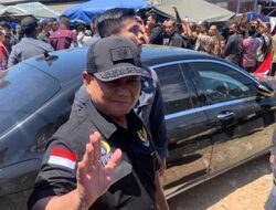 Menhan Prabowo Turut Sapa Mama-mama di Pasar Youtefa Jayapura