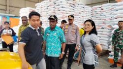 TPID Kota Jayapura : Stok Bapok Tersedia Aman 3 – 4 Bulan, Harga Bervariasi 14 Pj Walo Kota JPR Frans pekey sidak