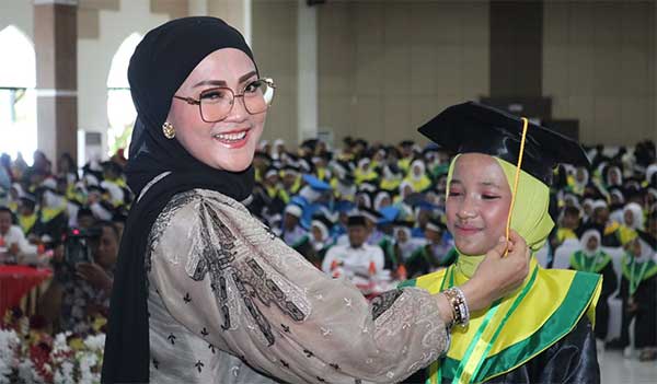 Widya Pratiwi Wisuda Alquran Massal