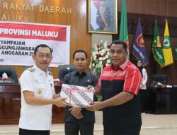 Dewan Terima Penyerahan Dokumen LKPJ Gubernur Maluku TA 2022