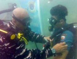 Danlanal Nabire Pimpinan Upacara Kenaikan Pangkat di Bawah Laut