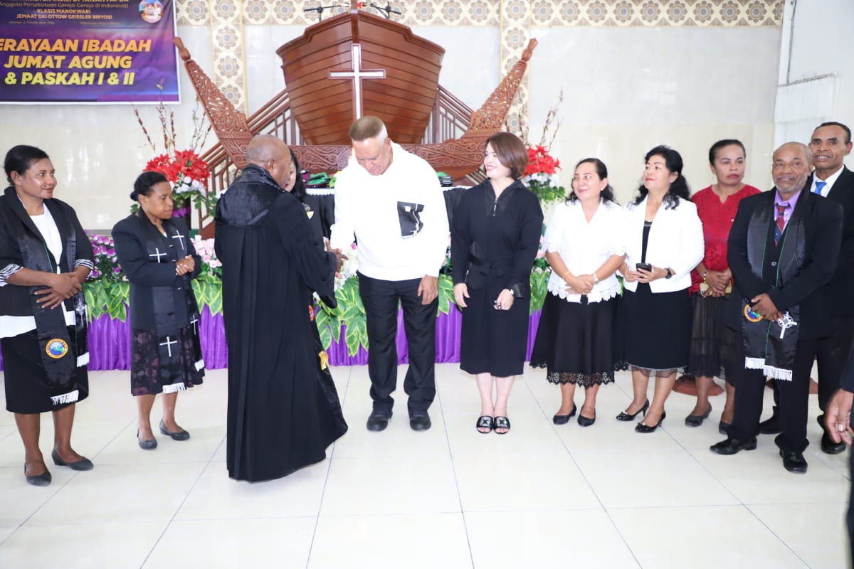 Hadiri Ibadah Jumat Agung, Pj Gubernur Paparkan Perhatian Pembangunan Daerah 1 IMG 20230407 WA0003