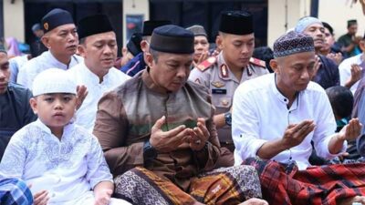 Wakapolda dan PJU Polda Papua Laksanakan Sholat Ied Bersama Masyarakat