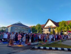 Ribuan Umat Muslim Padati Lapangan Walikota Sorong, Pesan Idul Fitri 1444 Menyentuh