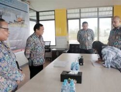 BPJN Maluku dan Peyedia Jasa Teken Kontrak Paket Pembangunan Jalan Namrole-Leksula ll