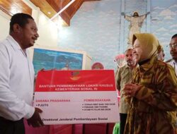 Mensos Risma Ingin Masyarakat Skouw Keluar dari Kemiskinan
