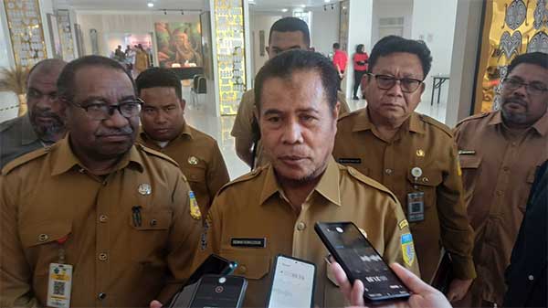 Plh Gubernur Pap Ridwan Rumasukun