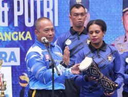 Buka Turnamen Voli Sambut HUT Bhayangkara ke 77, Ini Pesan Wakapolda Papua