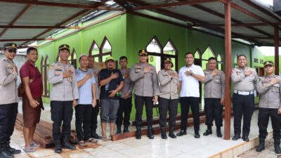 Polresta Manokwari Gelar Pengobatan Gratis dan Serahkan Bantuan ke Tempat Ibadah