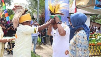 Gubernur Murad dan Istri Diberi Gelar Kehormatan Adat Rumpun Fanan