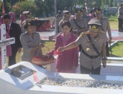 Jelang HUT le-77, Polda Papua Barat Gelar Upacara Tabur Bunga di TMP Trikora Sanggeng