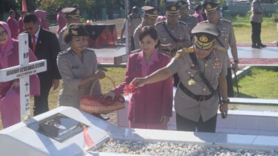 Jelang HUT le-77, Polda Papua Barat Gelar Upacara Tabur Bunga di TMP Trikora Sanggeng