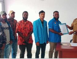 Pengurus Karateker KNPI Jayawijaya Serahkan Kelengkapan Dokumen, Kepala Kesbangpol Apresiasi