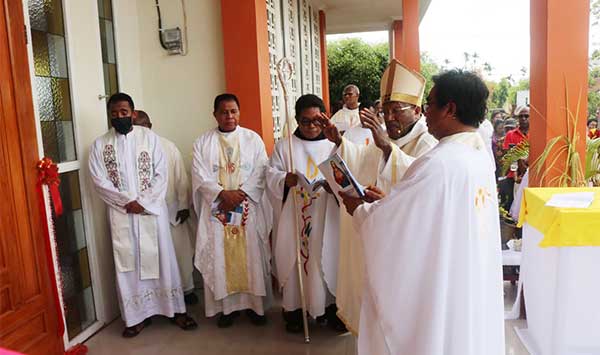 Uskup Agung Jayapura Resmi gereja Kat Koya Bara2t