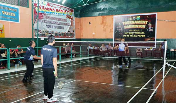 Wakapolda Pap Turnamen Badminton Polda Pap