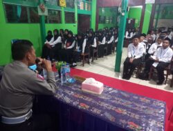 Polresta Manokwari Mengedukasi Ratusan Siswa SMP YAPIS Tentang Tertib LALIN