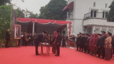 Ketua KPU RI Resmi Lantik Komisioner KPU 25 Kabupaten/Kota
