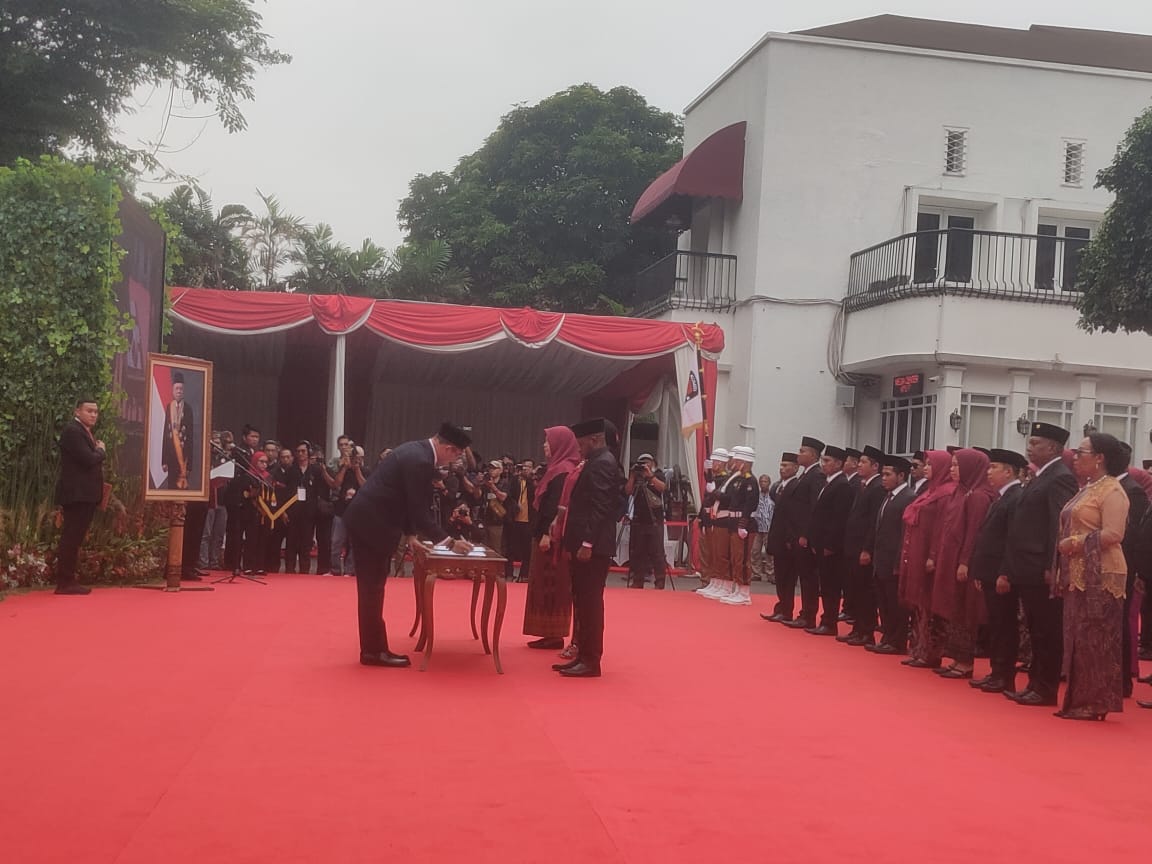 Ketua KPU RI Resmi Lantik Komisioner KPU 25 Kabupaten/Kota - Korericom ...