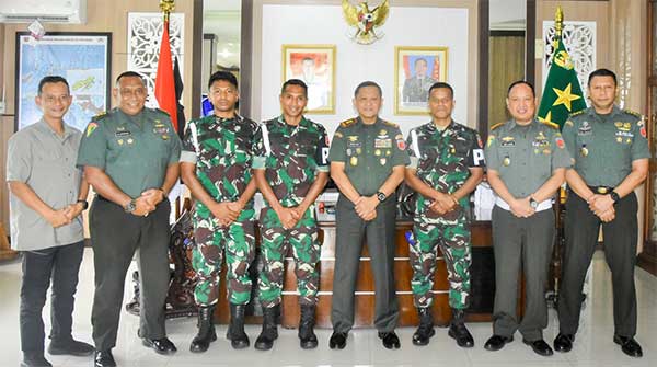 Pangdam PTM n 3 Pemain Bola TNI