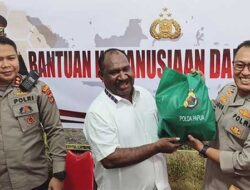 Kapolri dan Kapolda Papua Bantu Warga Terdampak Cuaca Ekstrem di Puncak