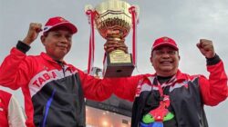 Pj Walkot n Ketua KONI Ambon terima penghargaan