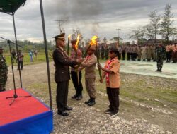 Dandim Yahukimo Pimpin Upacara Taptu dan Pawai Obor Jelang HUT RI Ke-78