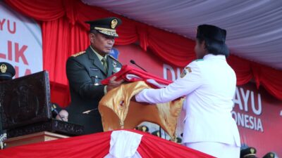 Pangdam Cenderawasih Jadi Irup Penurunan Bendera Merah Putih di Mandala