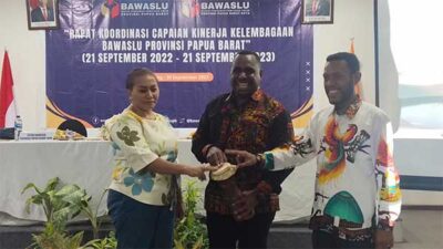 Gelar Jalan Santai di Kota Sorong, Bawaslu Papua Barat Bawa Sejumlah Pesan