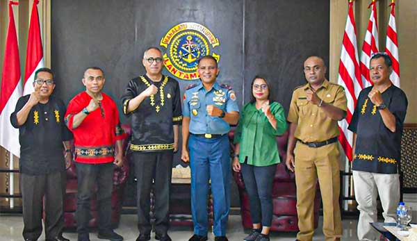 Danlantamal IX Majelis LAtupati Kota Ambon