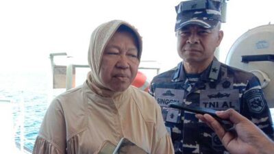 Mensos Risma Salurkan Bantuan ke Pulau Terluar Mapia Papua