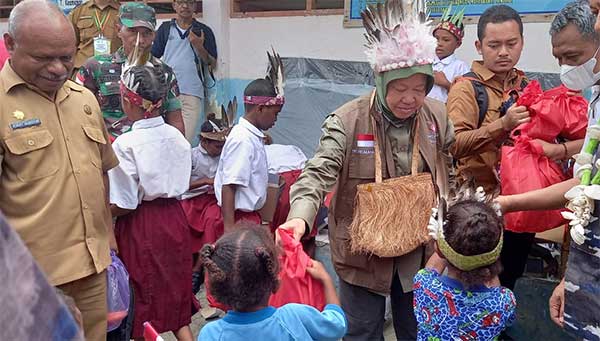 Mensos Risma Bantuan Pulau Mapia Biak2