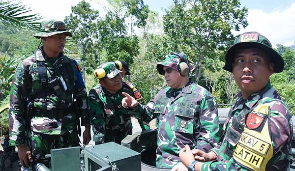 Pangdam PTM Tinjau Lati Tembak Denkav 5 BCL