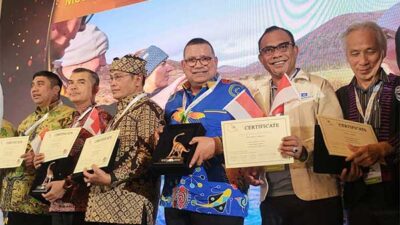 Pj Gub PBD Terima Sertifikat UNESCO utk R4