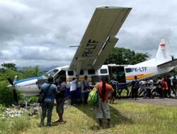 Pesawat Asian One Alami Insiden Keluar Runaway di Bandara Kenyam, Polisi Selidiki Penyebab