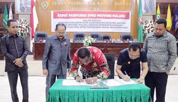 Wagub-Ketua DPRD Maluku Teken Nota Kesepakatan KUA-PPAS APBD-P 2023 1 IMG 20231009 WA0021