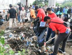 Aksi Bersih-bersih Pantai dan Sungai Warnai HUT ke 78 TNI di Kota Ambon