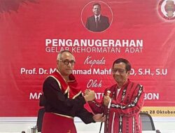 Majelis Latupati Ambon Beri Mahfud MD Gelar Kehormatan Adat, Ini Artinya