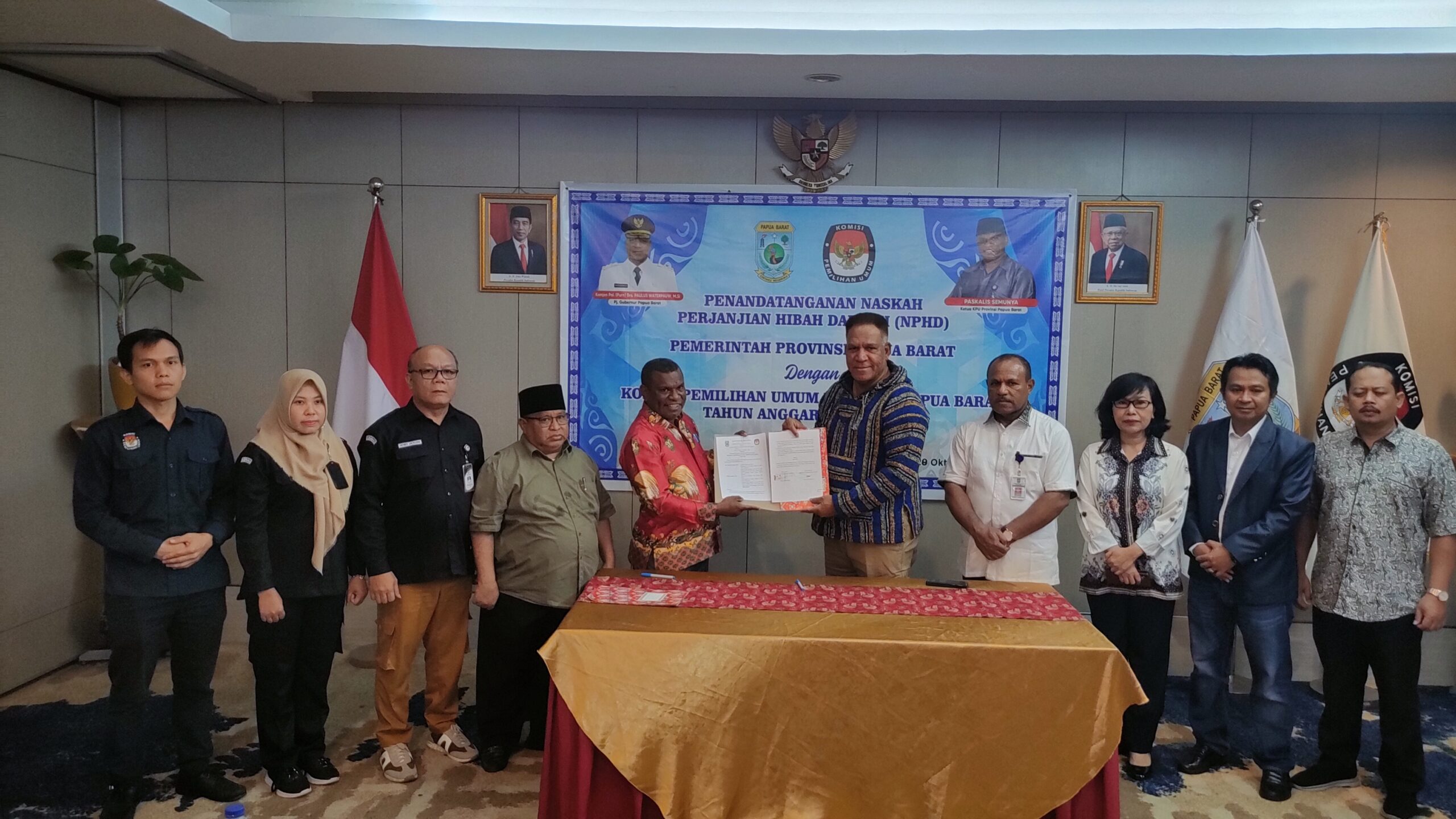 Pemprov dan KPU Papua Barat Teken NPHD Pilgub Rp 200 Miliar Lebih 1 IMG20231029083253 scaled