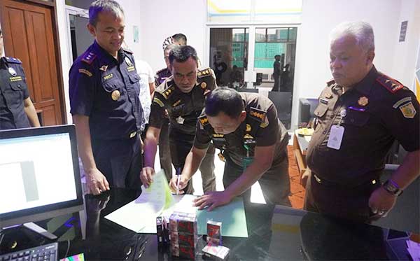 Kejati Papua Barat Cukai Rokok Manokwari