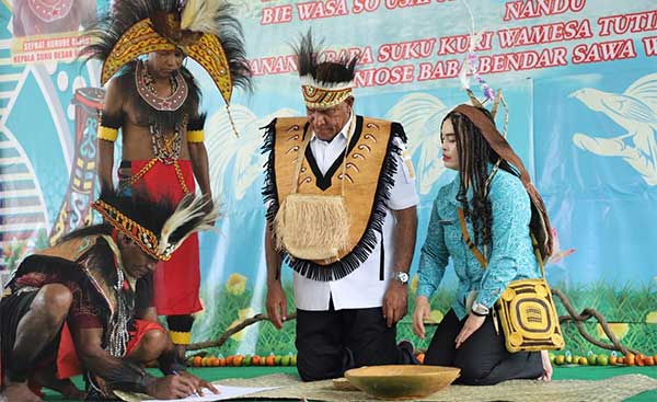 Pj Gub PB Anak Adat Kuri Wamesa