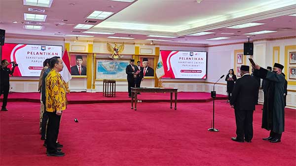 Pj Gub PB Lantik Sekda PB def2