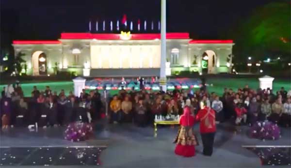 Momen Serasi Pj Gubernur PBD dan Istri di Istana Berbatik Nasional 2023 2 Pj Gub PBD n Istri Istana Sebatik Nas 2023 salam